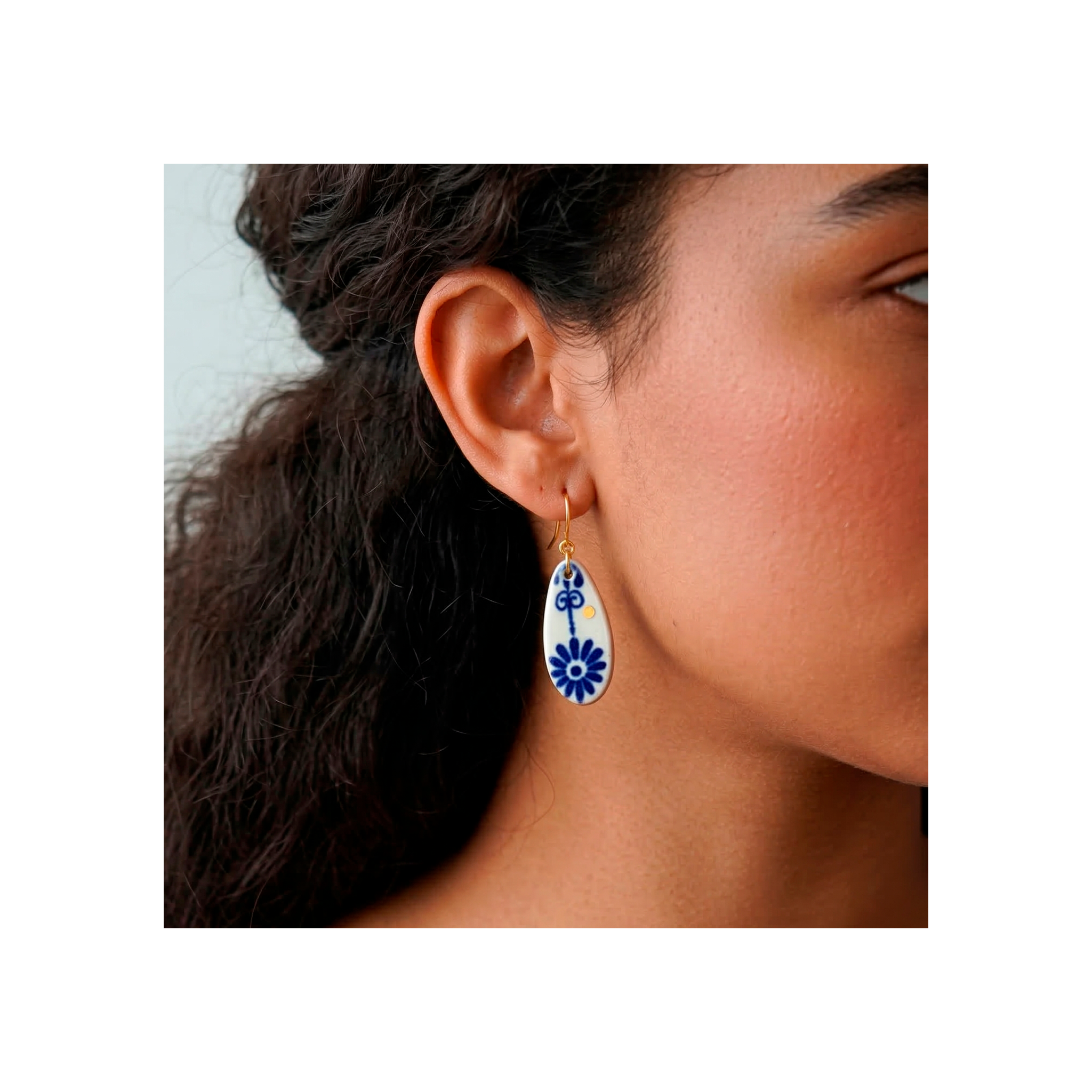 Pendientes cobalto ovalados gancho md.