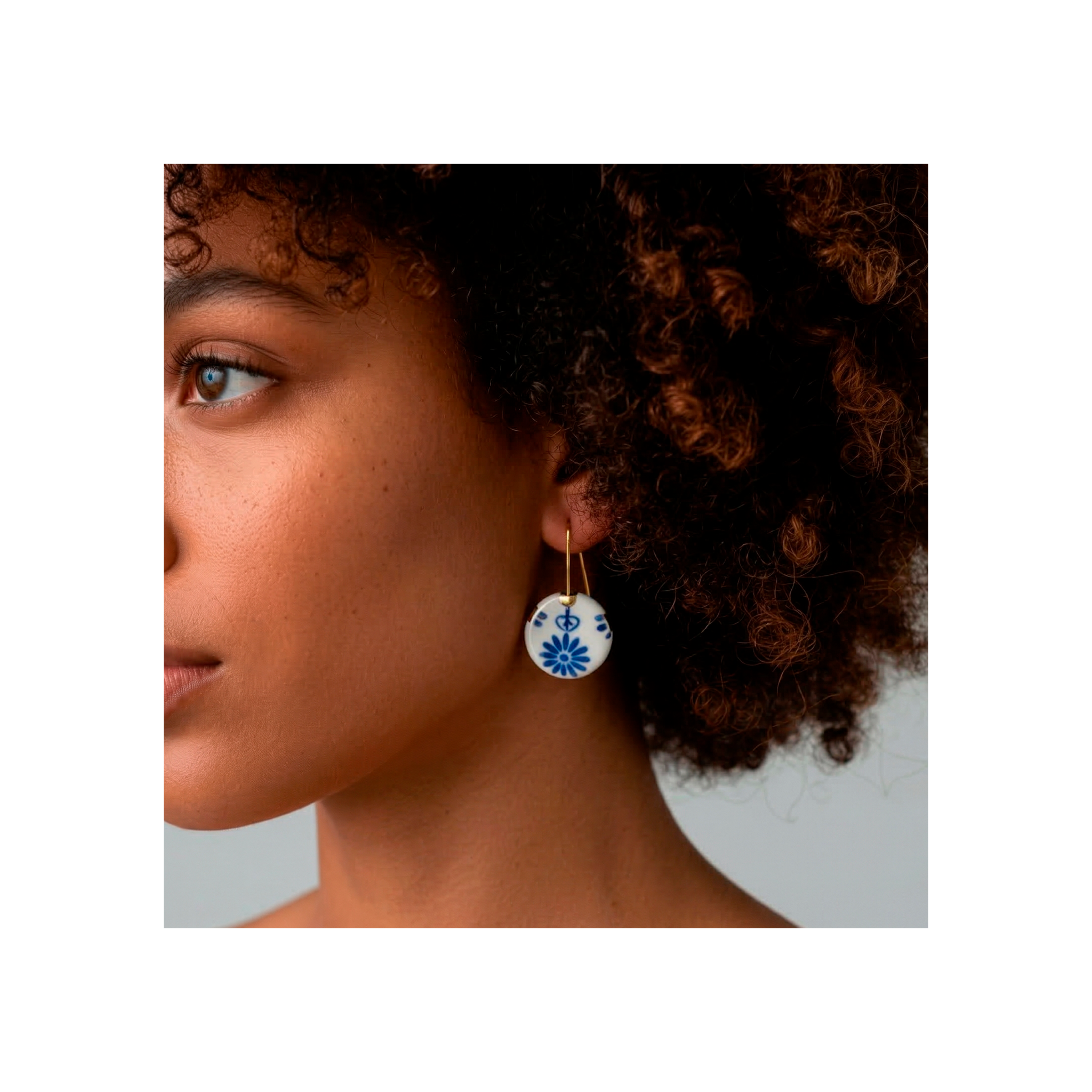 Pendientes cobalto redondos gancho en V