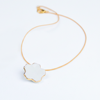 Conjunto flor borde oro