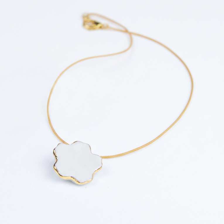 Conjunto flor borde oro