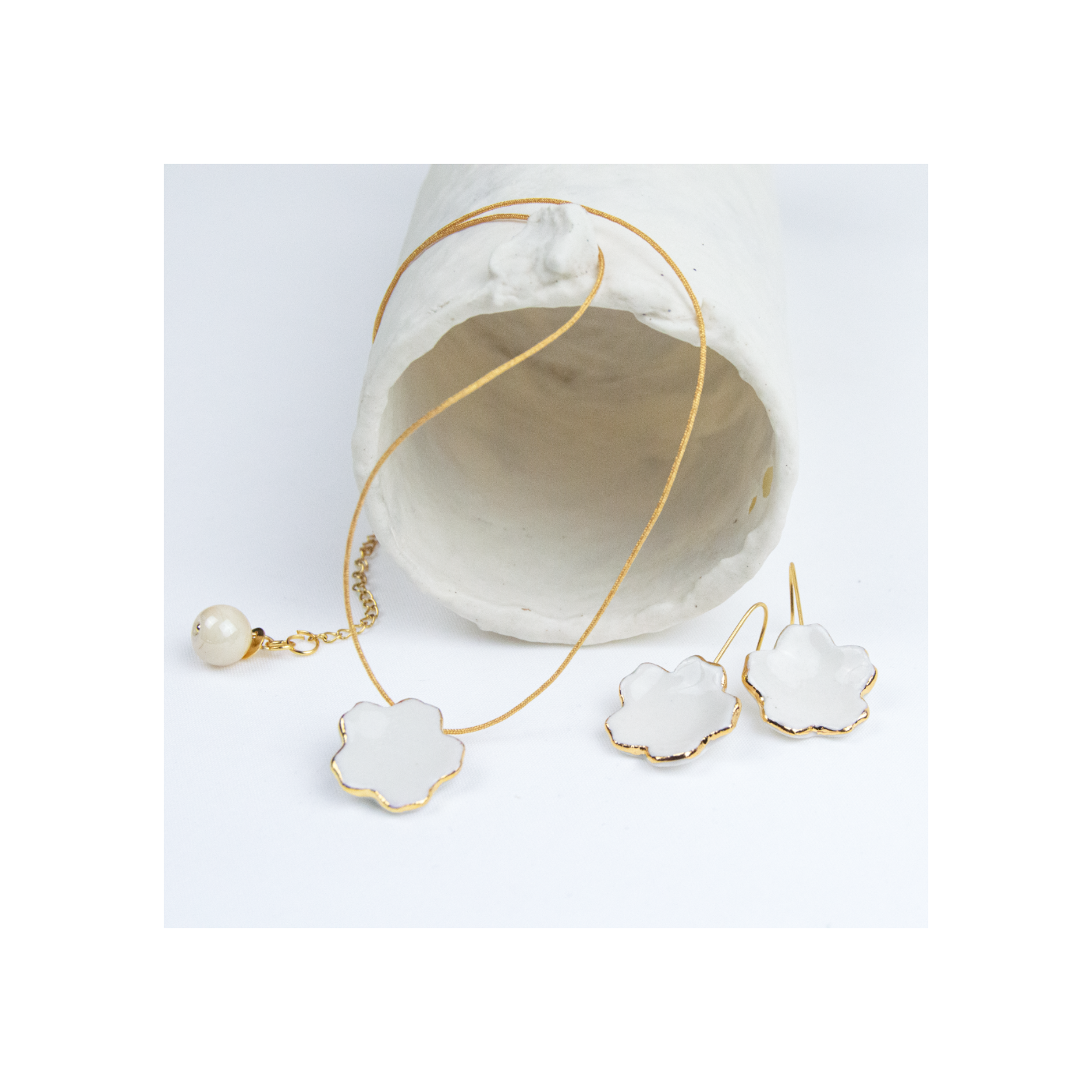 Conjunto flor borde oro