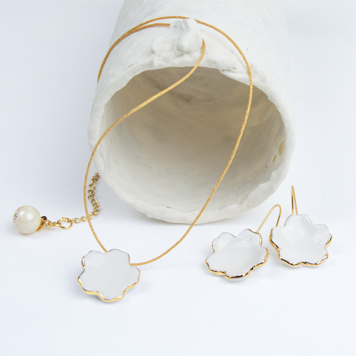 Conjunto flor borde oro