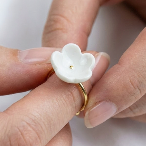 Anillo flor punto oro