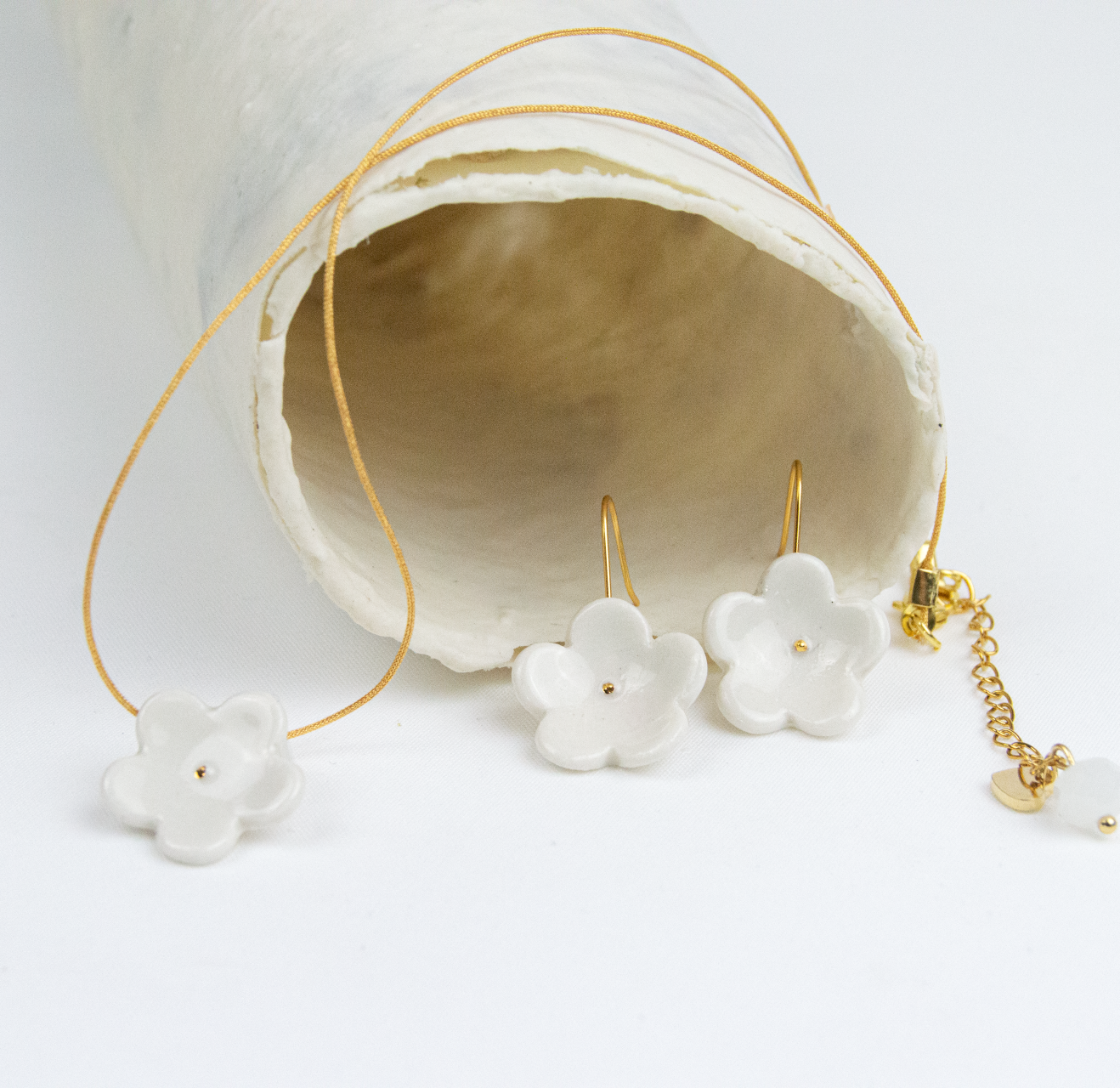 Conjunto flor punto oro mediano